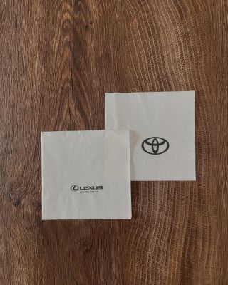 I závodníci si zaslouží kvalitní a reprezentativní ubrousky! 💪 Ubrousky jsou ze 100% celulózy 🏎️ Velikost 24 x 24 cm 🏁...